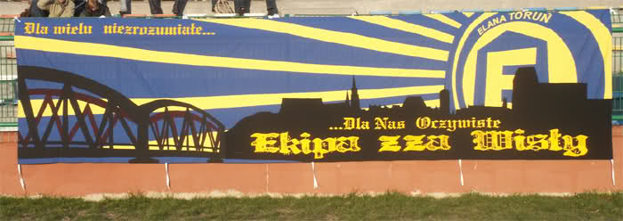 flaga powstała w 2007 r. a swój debiut miała na meczu Elana-Tur (flaga złożona w grobie śp. Słomy!)
