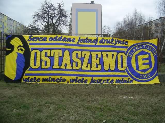   Flaga fc z Ostaszewa debiut 6.03.2010r.  na sparingowym meczu przyjaźni Elana Toruń - Jeziorak Iława 

